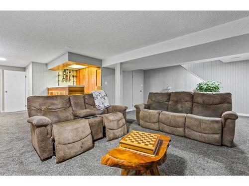 456 Cedarille Crescent Sw, Calgary, AB - Indoor Photo Showing Living Room