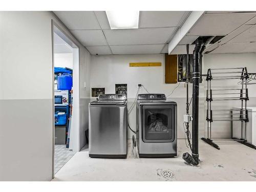 456 Cedarille Crescent Sw, Calgary, AB - Indoor Photo Showing Laundry Room