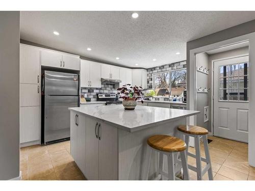 456 Cedarille Crescent Sw, Calgary, AB - Indoor Photo Showing Kitchen With Upgraded Kitchen