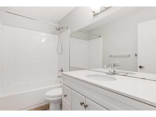 6-10401 19 Street Sw, Calgary, AB - Indoor Photo Showing Bathroom