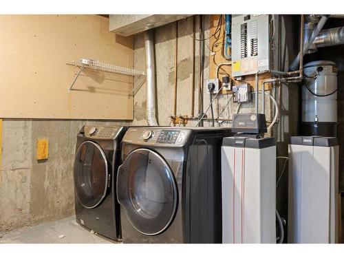 6-10401 19 Street Sw, Calgary, AB - Indoor Photo Showing Laundry Room