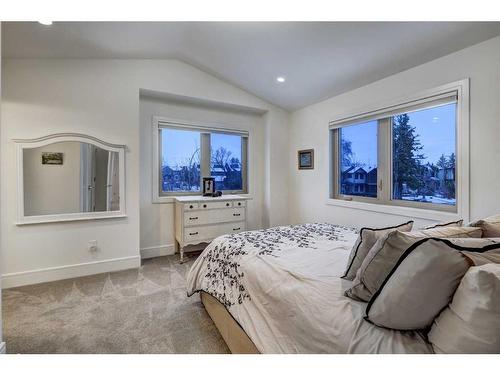 1853 39 Avenue Sw, Calgary, AB - Indoor Photo Showing Bedroom