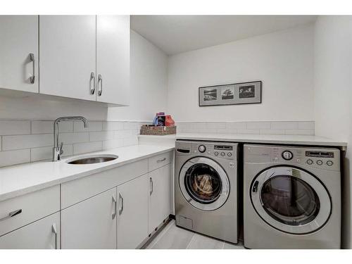1853 39 Avenue Sw, Calgary, AB - Indoor Photo Showing Laundry Room