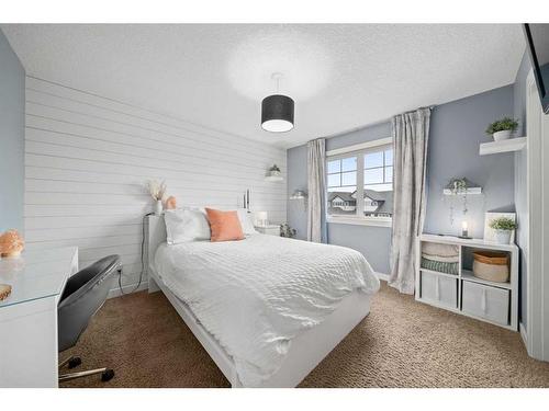 7 Auburn Sound Cove Se, Calgary, AB - Indoor Photo Showing Bedroom