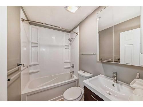 19 Mckernan Road Se, Calgary, AB - Indoor Photo Showing Bathroom