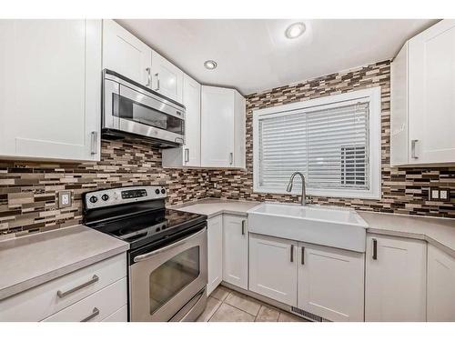 19 Mckernan Road Se, Calgary, AB - Indoor Photo Showing Kitchen With Double Sink With Upgraded Kitchen