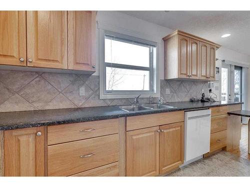 417 Regal Crescent, Trochu, AB - Indoor Photo Showing Kitchen With Double Sink