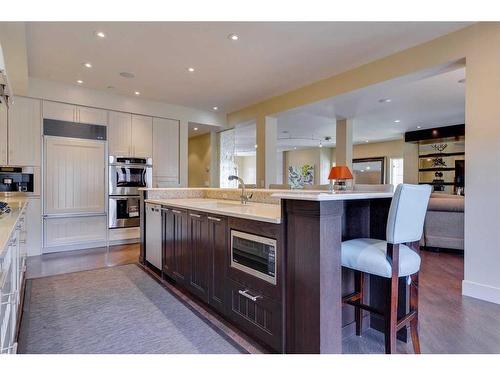 212-5555 Elbow Drive Sw, Calgary, AB - Indoor Photo Showing Kitchen With Upgraded Kitchen