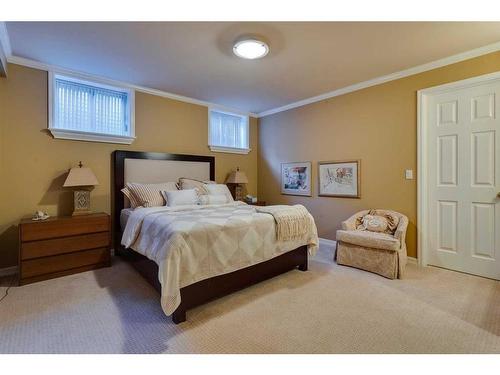212-5555 Elbow Drive Sw, Calgary, AB - Indoor Photo Showing Bedroom