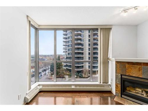 404-650 10 Street Sw, Calgary, AB - Indoor Photo Showing Living Room With Fireplace