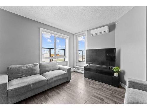 701-10 Kincora Glen Park Nw, Calgary, AB - Indoor Photo Showing Living Room