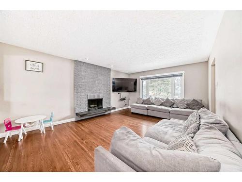 110 Warwick Drive Sw, Calgary, AB - Indoor Photo Showing Living Room With Fireplace