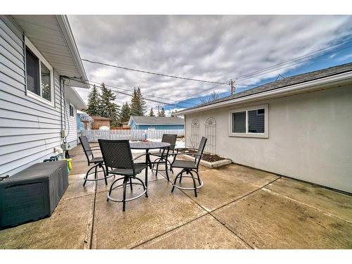 110 Warwick Drive Sw, Calgary, AB - Outdoor With Exterior
