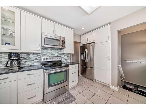 110 Warwick Drive Sw, Calgary, AB - Indoor Photo Showing Kitchen With Stainless Steel Kitchen With Upgraded Kitchen