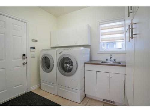 4690 Hamptons Way Nw, Calgary, AB - Indoor Photo Showing Laundry Room