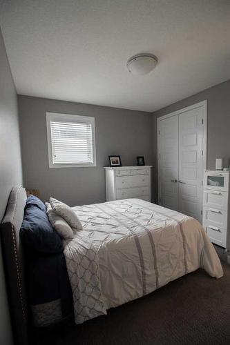 2-138 22 Avenue Ne, Calgary, AB - Indoor Photo Showing Bedroom