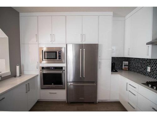 2-138 22 Avenue Ne, Calgary, AB - Indoor Photo Showing Kitchen With Upgraded Kitchen