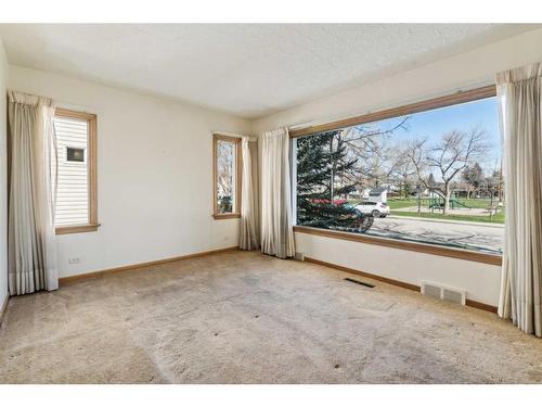 607 29 Avenue Nw, Calgary, AB - Indoor Photo Showing Other Room