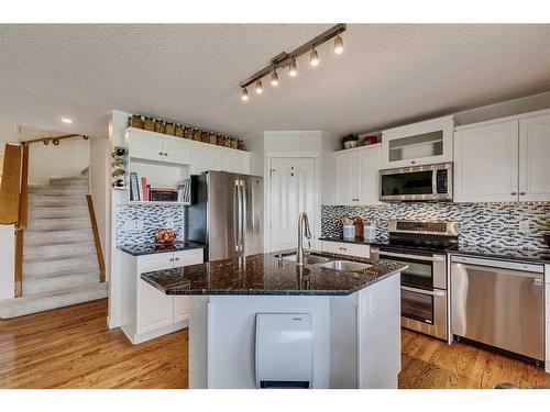 26 Hidden Ridge Close Nw, Calgary, AB - Indoor Photo Showing Kitchen With Double Sink