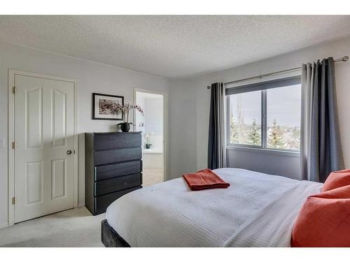 26 Hidden Ridge Close Nw, Calgary, AB - Indoor Photo Showing Bedroom