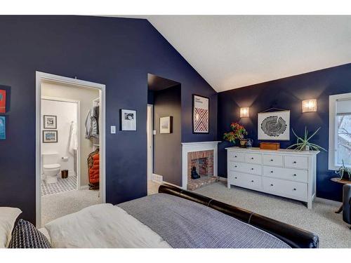 2611 7 Street Nw, Calgary, AB - Indoor Photo Showing Bedroom