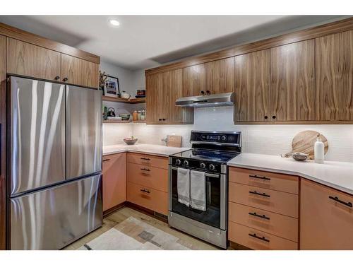 2611 7 Street Nw, Calgary, AB - Indoor Photo Showing Kitchen