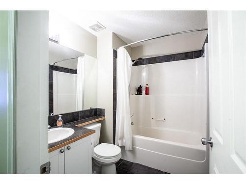 1604-703 Luxstone Square Sw, Airdrie, AB - Indoor Photo Showing Bathroom
