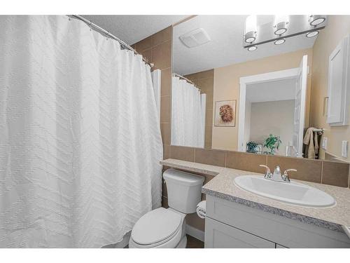 112 Ridge View Close, Cochrane, AB - Indoor Photo Showing Bathroom