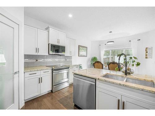 112 Ridge View Close, Cochrane, AB - Indoor Photo Showing Kitchen With Upgraded Kitchen