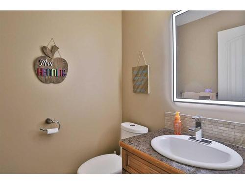 148 Hidden Circle Nw, Calgary, AB - Indoor Photo Showing Bathroom