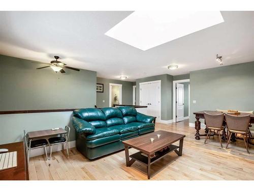134 Montenaro Crescent, Rural Rocky View County, AB - Indoor Photo Showing Living Room
