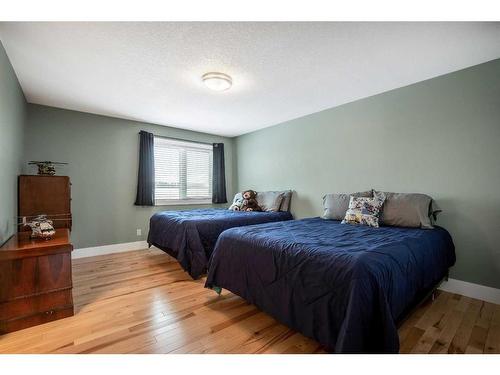 134 Montenaro Crescent, Rural Rocky View County, AB - Indoor Photo Showing Bedroom