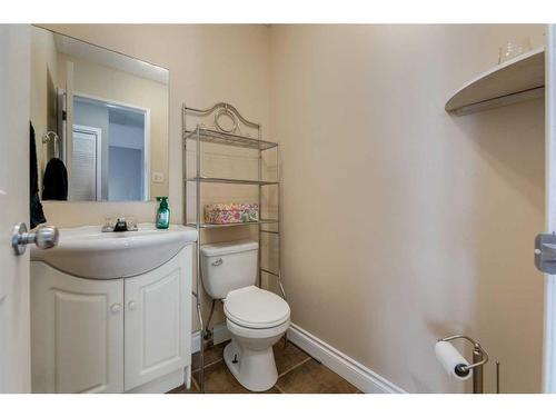 229 Sabrina Way Sw, Calgary, AB - Indoor Photo Showing Bathroom