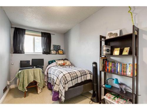 229 Sabrina Way Sw, Calgary, AB - Indoor Photo Showing Bedroom