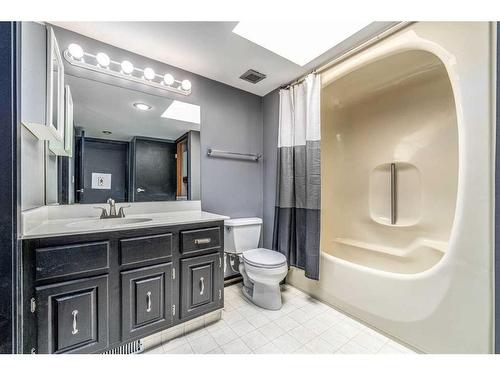302-345 4 Avenue Ne, Calgary, AB - Indoor Photo Showing Bathroom