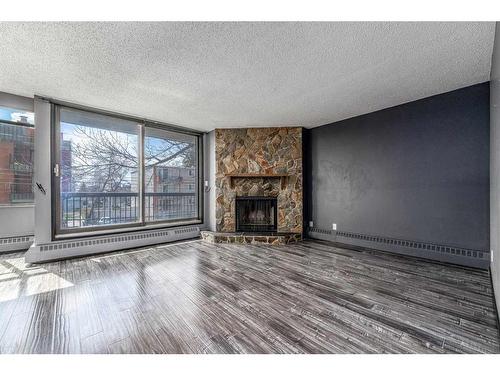 302-345 4 Avenue Ne, Calgary, AB - Indoor Photo Showing Living Room With Fireplace