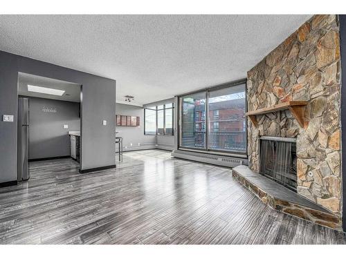 302-345 4 Avenue Ne, Calgary, AB - Indoor With Fireplace