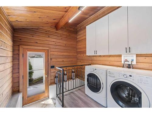 89 Gainsborough Drive Sw, Calgary, AB - Indoor Photo Showing Laundry Room