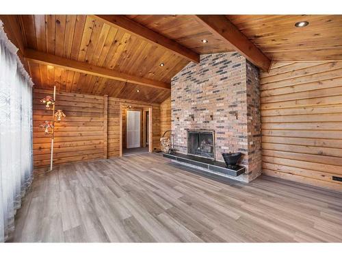 89 Gainsborough Drive Sw, Calgary, AB - Indoor With Fireplace