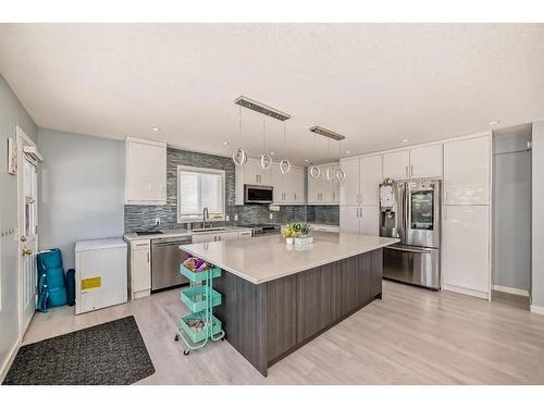 207 Citadel Meadow Grove Nw, Calgary, AB - Indoor Photo Showing Kitchen With Upgraded Kitchen