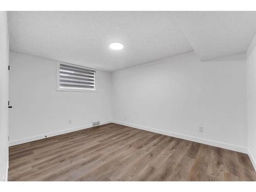 6044 5 Avenue Se, Calgary, AB - Indoor Photo Showing Other Room