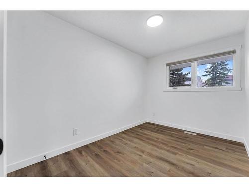 6044 5 Avenue Se, Calgary, AB - Indoor Photo Showing Other Room