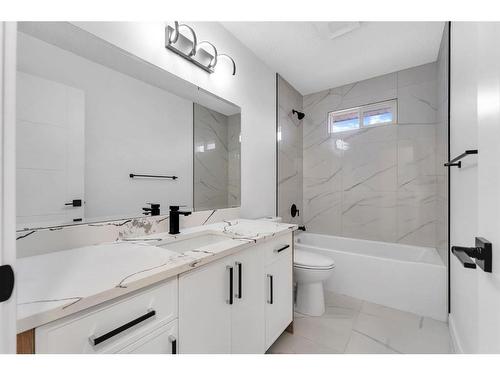 6044 5 Avenue Se, Calgary, AB - Indoor Photo Showing Bathroom