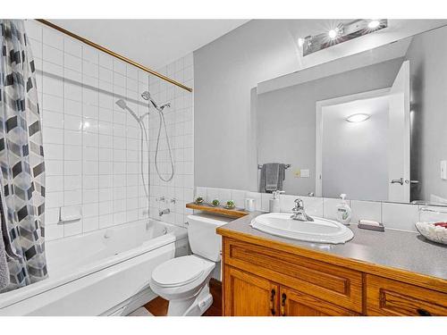 24 Westrose Avenue, Claresholm, AB - Indoor Photo Showing Bathroom