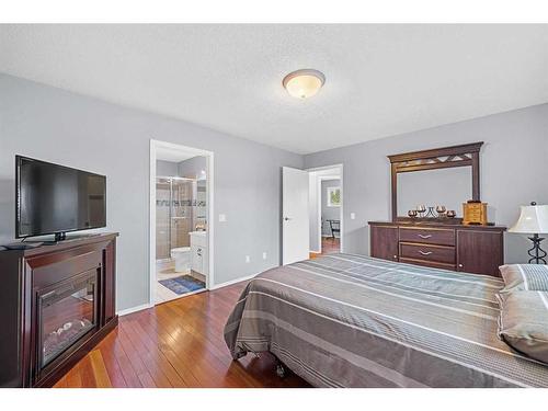 24 Westrose Avenue, Claresholm, AB - Indoor Photo Showing Bedroom