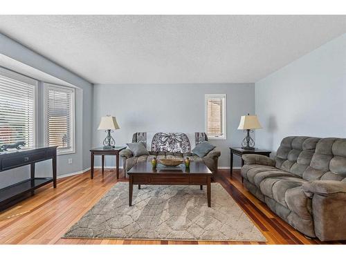 24 Westrose Avenue, Claresholm, AB - Indoor Photo Showing Living Room