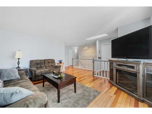 24 Westrose Avenue, Claresholm, AB - Indoor Photo Showing Living Room