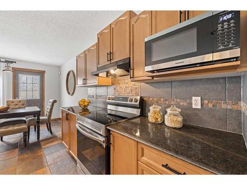 513 Coopers Drive Sw, Airdrie, AB - Indoor Photo Showing Kitchen