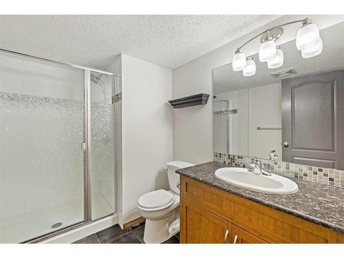 513 Coopers Drive Sw, Airdrie, AB - Indoor Photo Showing Bathroom