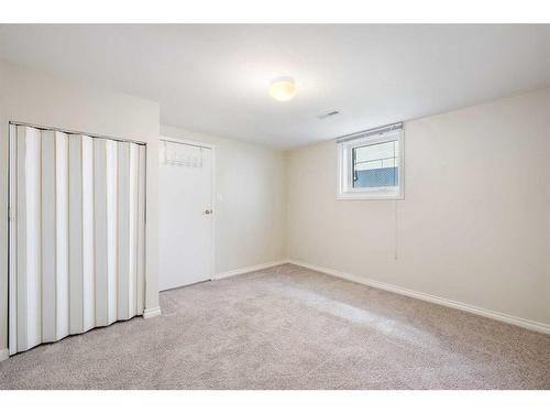 220 12A Street Ne, Calgary, AB - Indoor Photo Showing Other Room